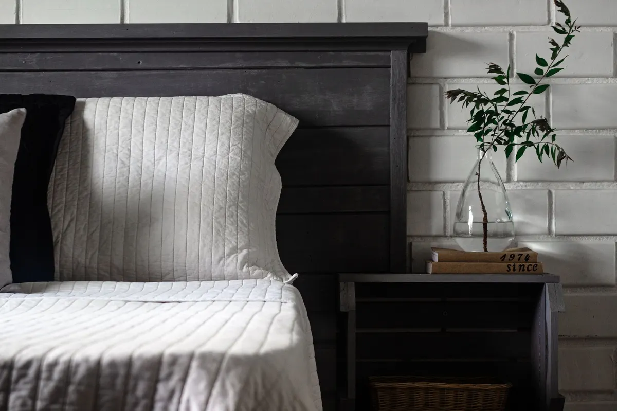 wood stain diy nightstand decor