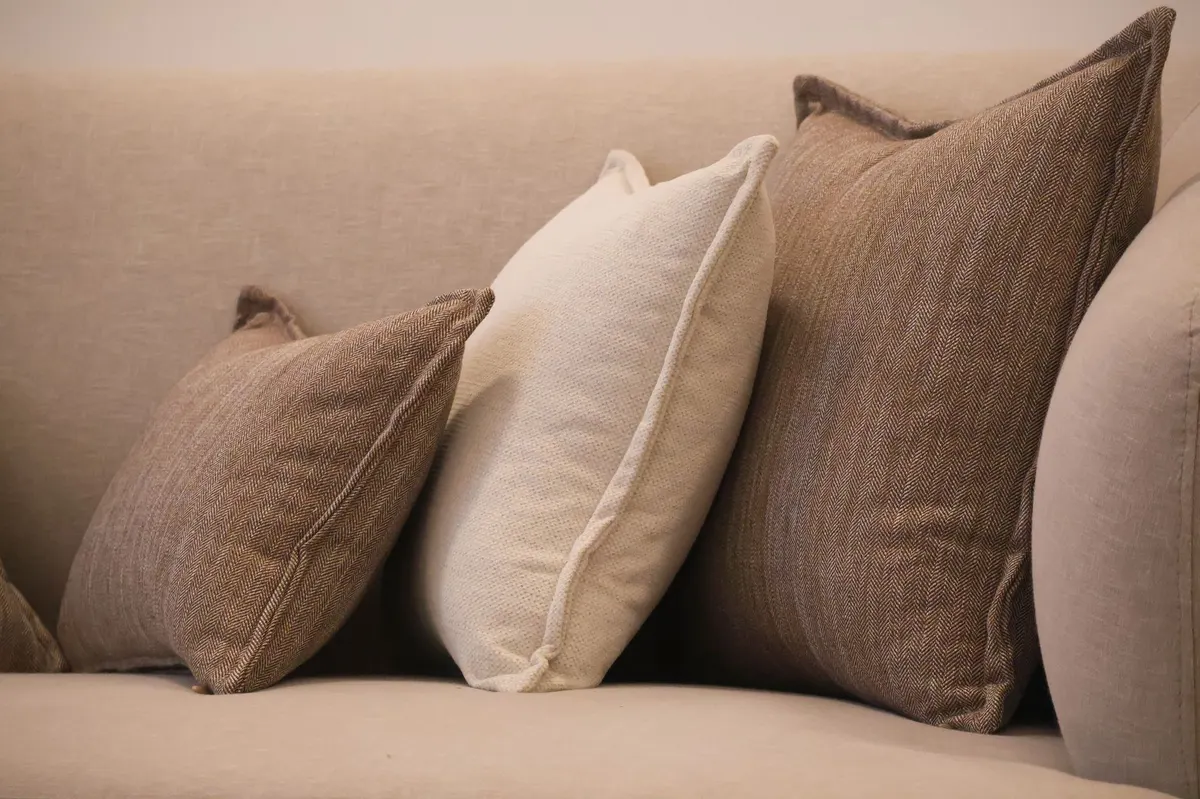 cozy living room throw pillows fall