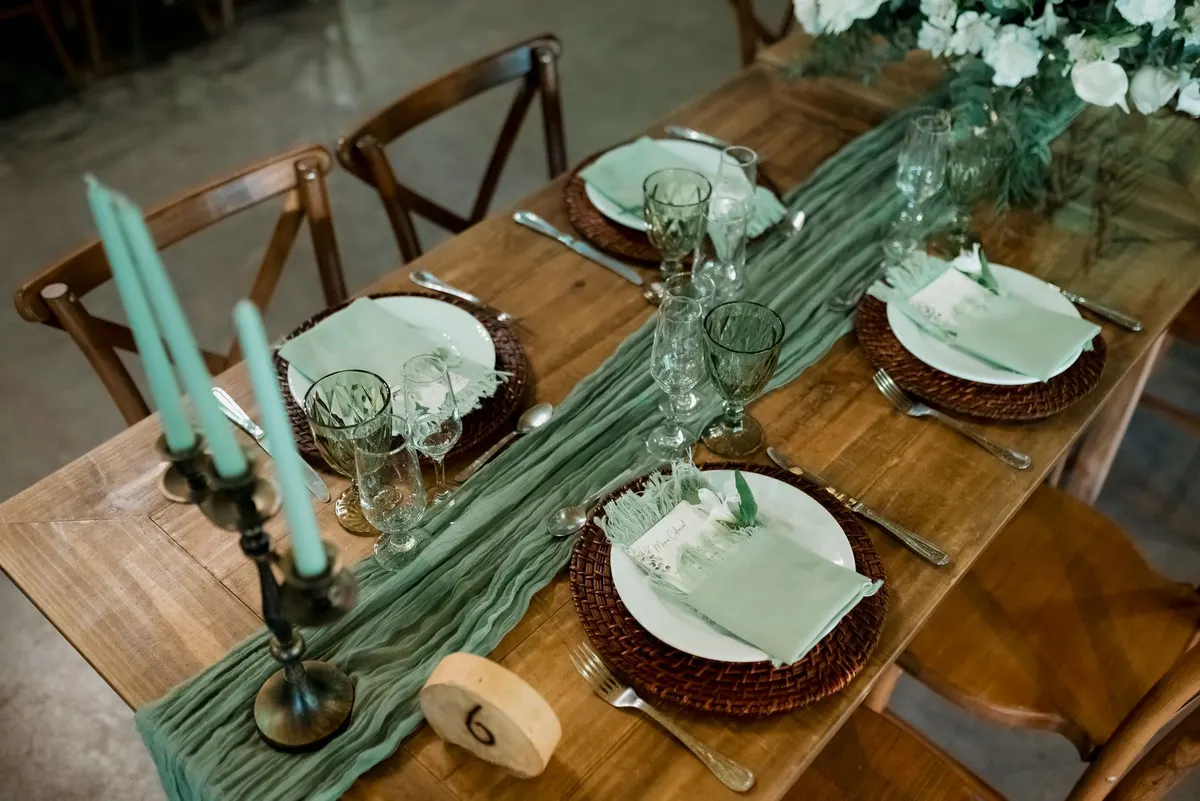 linen table runner dining buffet