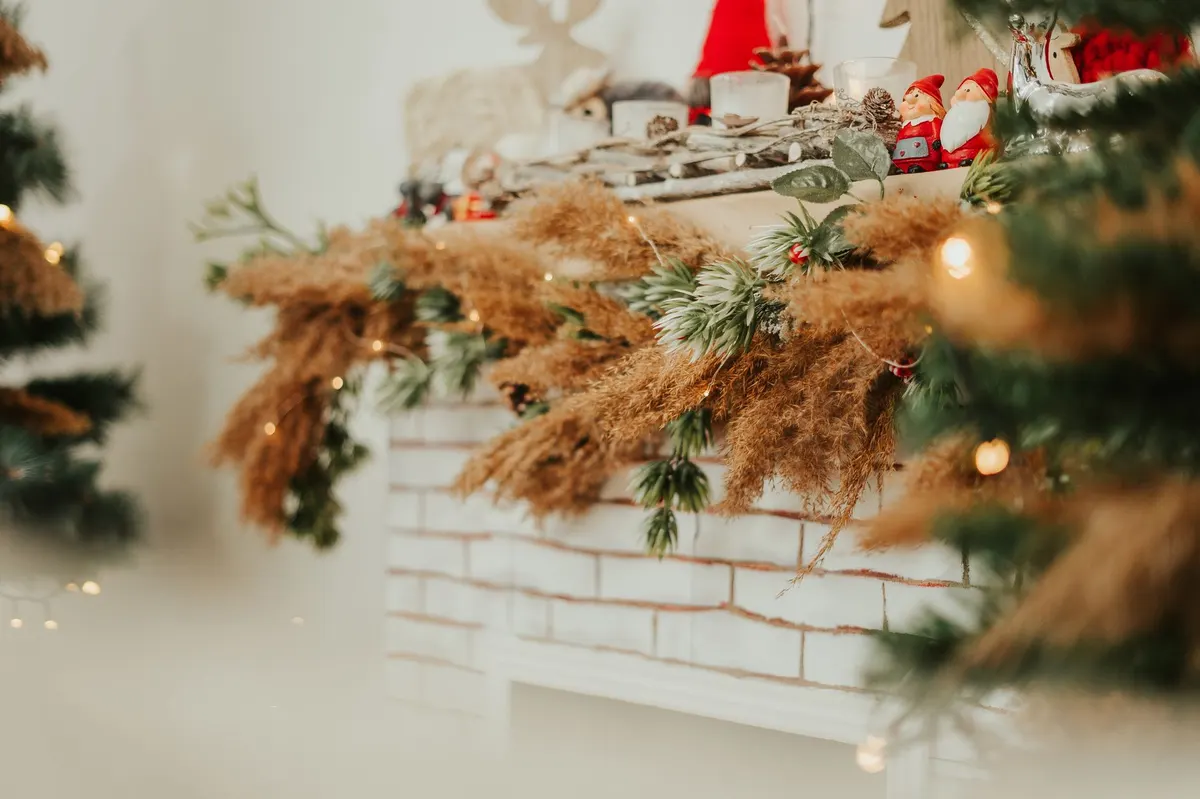 holiday mantel greenery styling