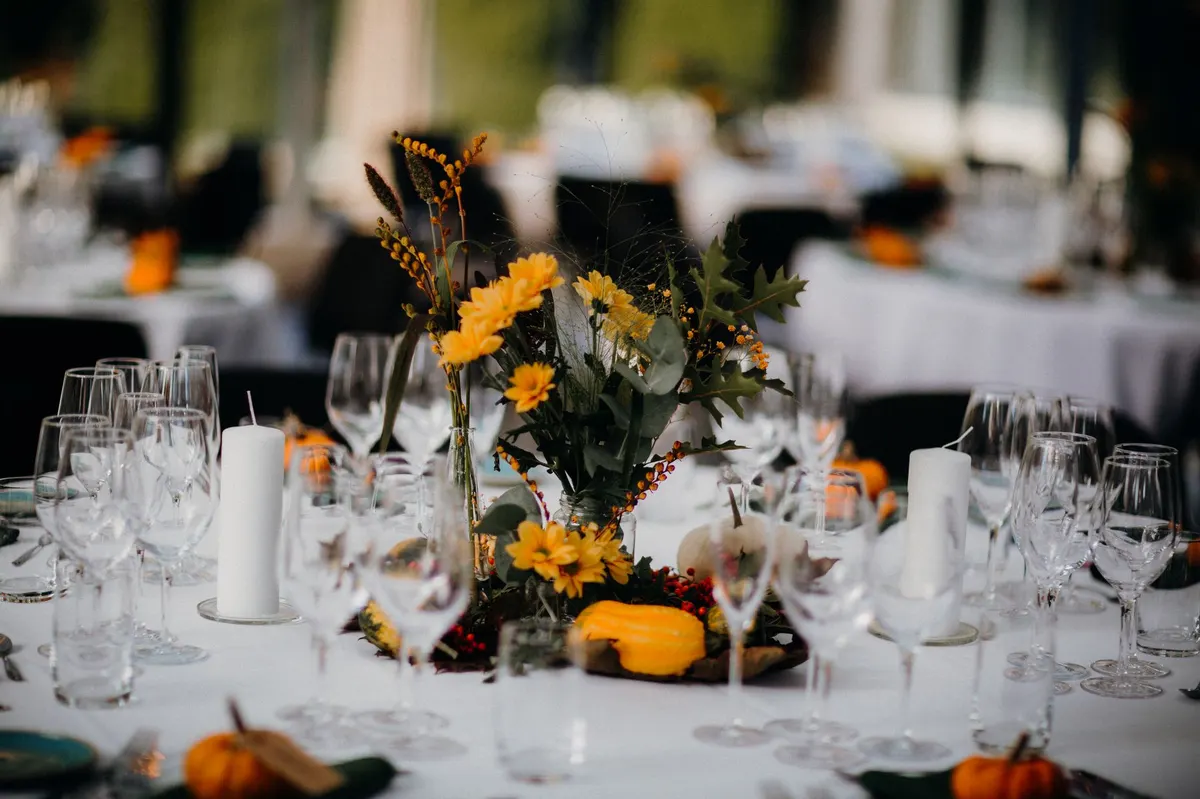 autumn table runner centerpiece leaves