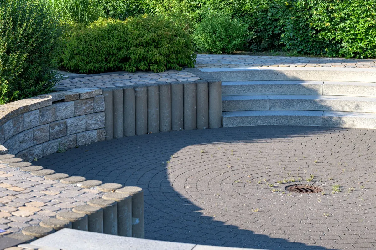 outdoor fire pit seating area