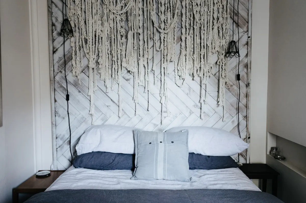 cozy dorm room bed fall decor